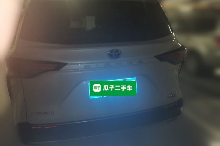 Used Toyota SIENNA 2023 2.5L Hybrid Deluxe Edition Rear