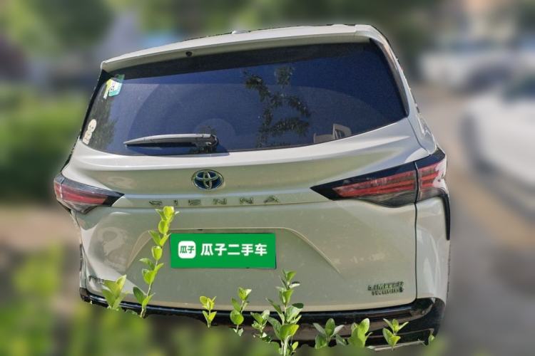 Used Toyota SIENNA 2023 2.5L Hybrid Deluxe Edition Rear