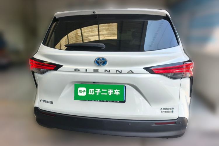 Used Toyota SIENNA 2023 2.5L Hybrid Deluxe Edition Rear