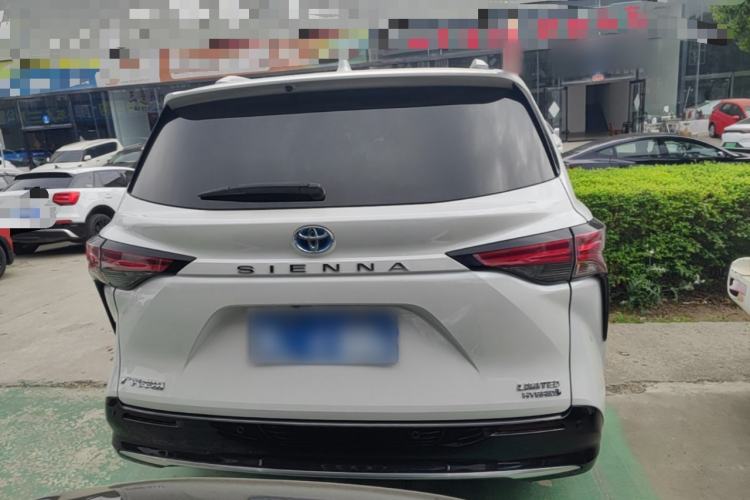 Used Toyota SIENNA 2023 2.5L Hybrid Deluxe Edition Rear