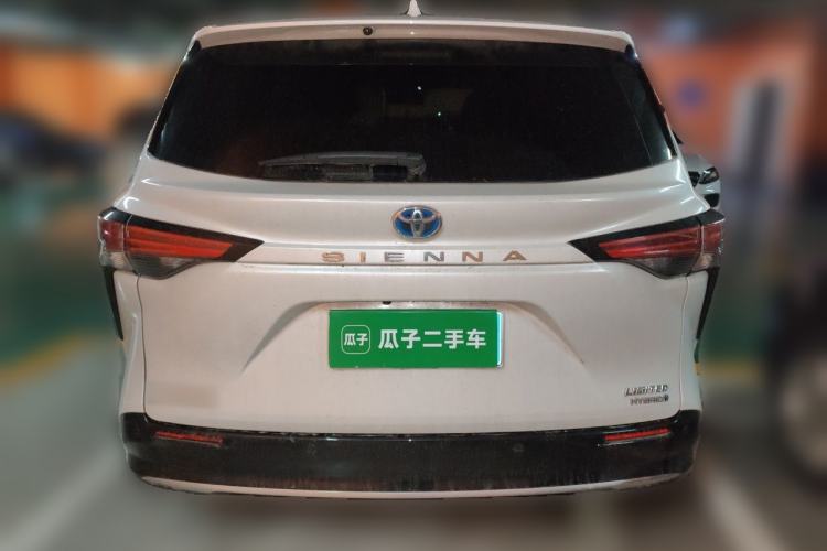 Used Toyota SIENNA 2023 2.5L Hybrid Deluxe Edition Rear