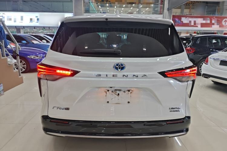 Used Toyota SIENNA 2023 2.5L Hybrid Deluxe Edition Rear