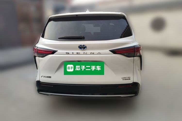 Used Toyota SIENNA 2023 2.5L Hybrid Deluxe Edition Rear