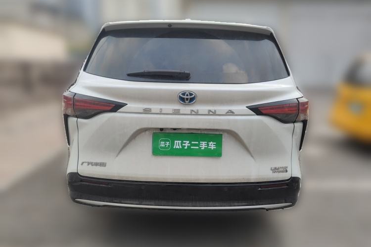 Used Toyota SIENNA 2023 2.5L Hybrid Deluxe Edition Rear