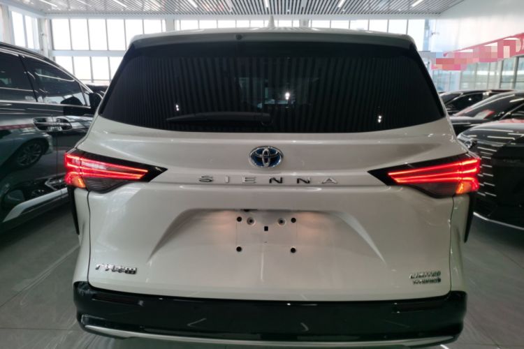 Used Toyota SIENNA 2023 2.5L Hybrid Deluxe Edition Rear