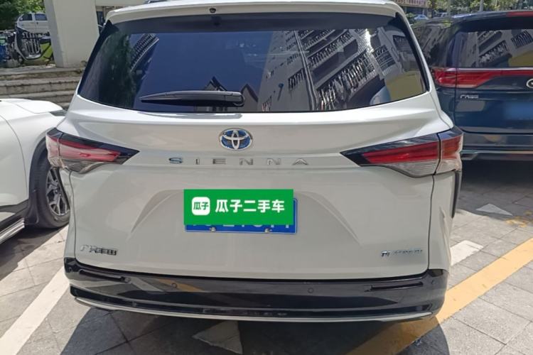 Used Toyota SIENNA 2023 2.5L Hybrid Platinum Edition Rear