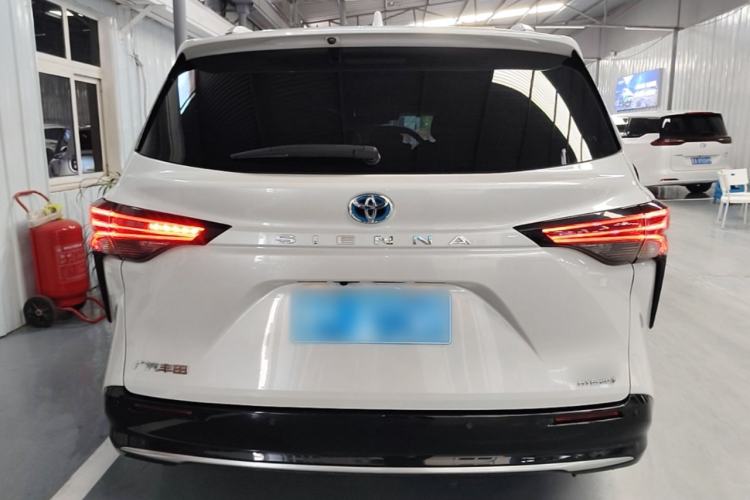 Used Toyota SIENNA 2023 2.5L Hybrid Deluxe Edition Rear