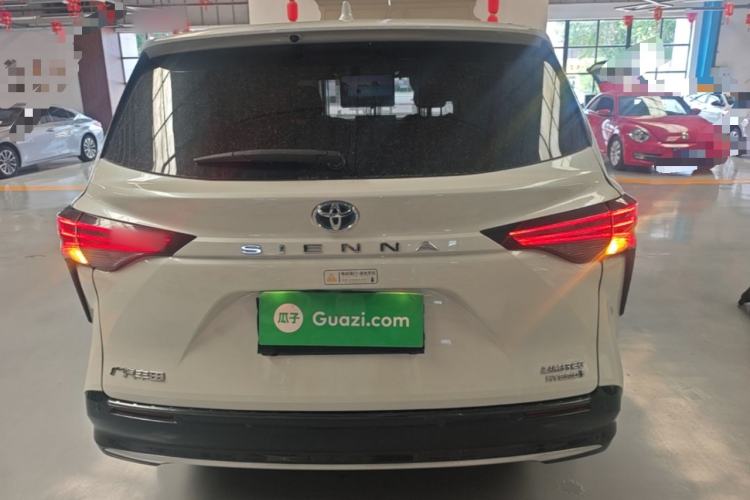Used Toyota SIENNA 2023 2.5L Hybrid Deluxe Edition Rear