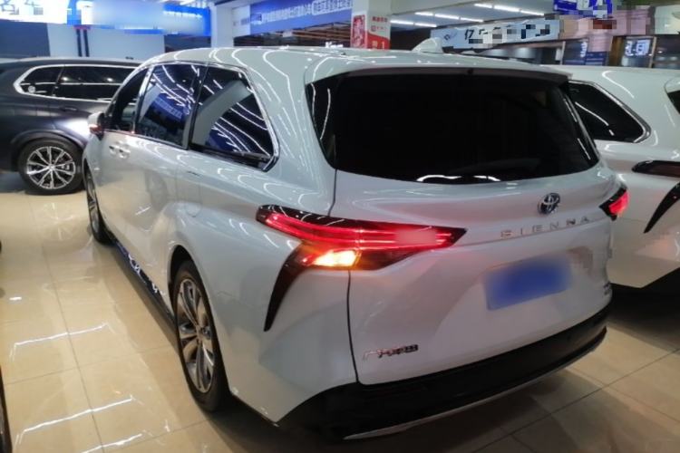Used Toyota SIENNA 2023 2.5L Hybrid Deluxe Edition Rear Left 45 Deg