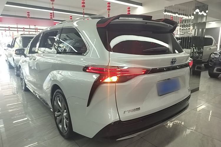 Used Toyota SIENNA 2023 2.5L Hybrid Deluxe Edition Rear Left 45 Deg
