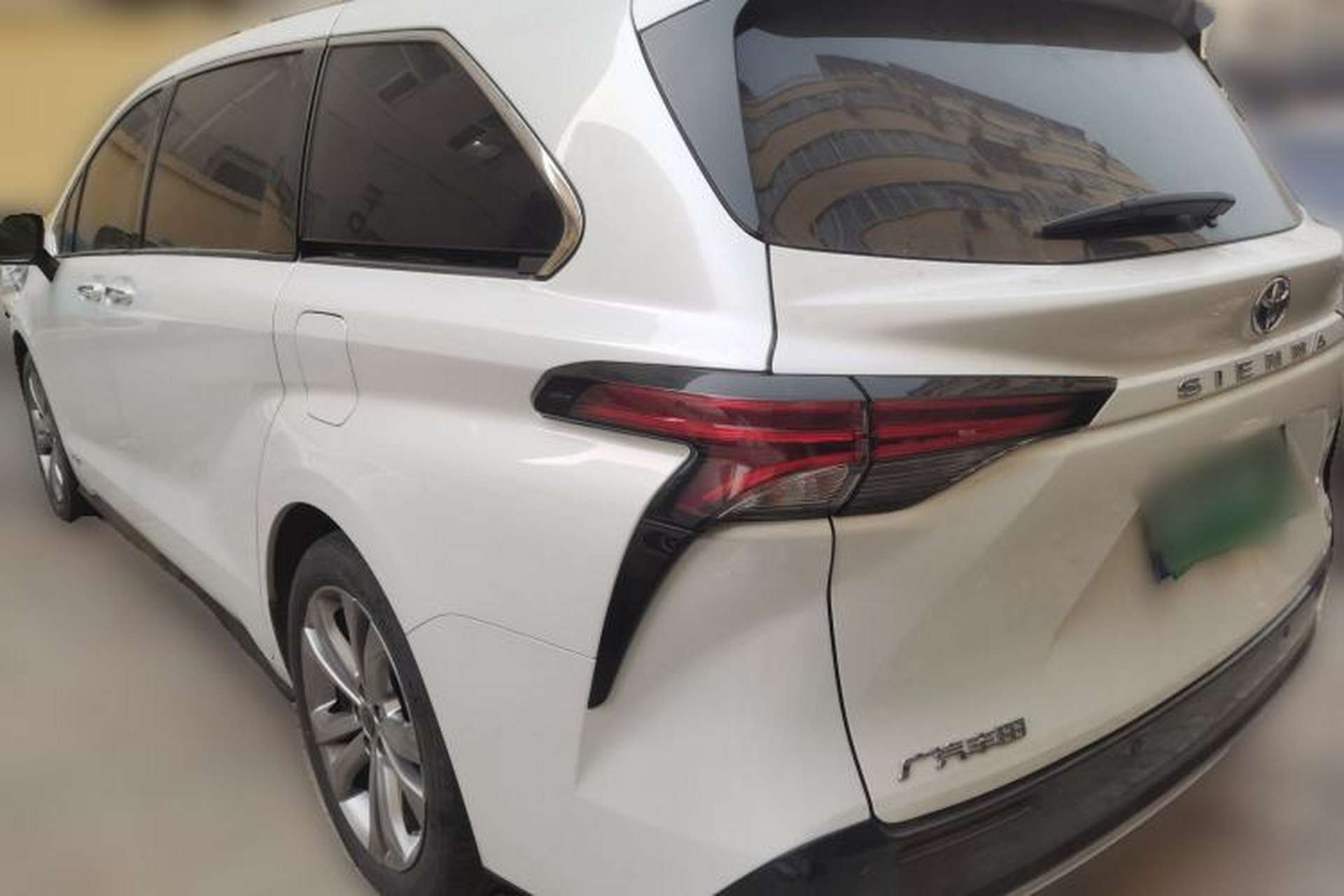 Used Toyota SIENNA 2023 2.5L Hybrid Deluxe Edition Rear Left 45 Deg