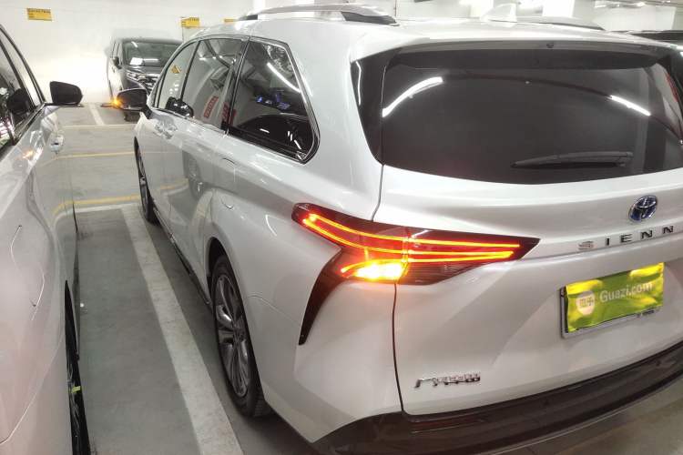Used Toyota SIENNA 2023 2.5L Hybrid Platinum Edition Rear Left 45 Deg