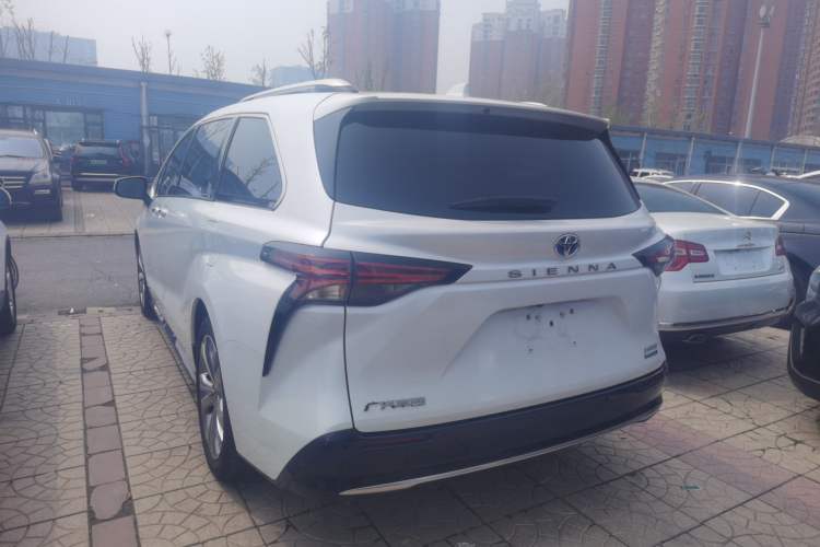 Used Toyota SIENNA 2023 2.5L Hybrid Deluxe Edition Rear Left 45 Deg