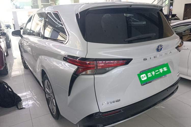 Used Toyota SIENNA 2023 2.5L Hybrid Deluxe Edition Rear Left 45 Deg