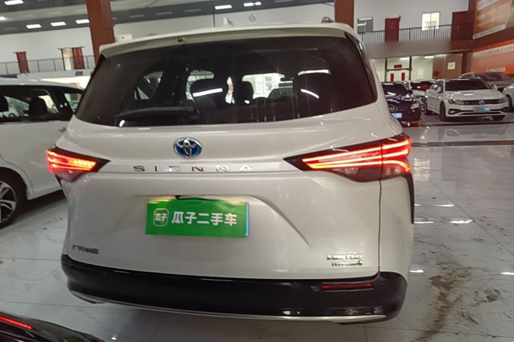 Used Toyota SIENNA 2023 2.5L Hybrid Deluxe Edition Rear