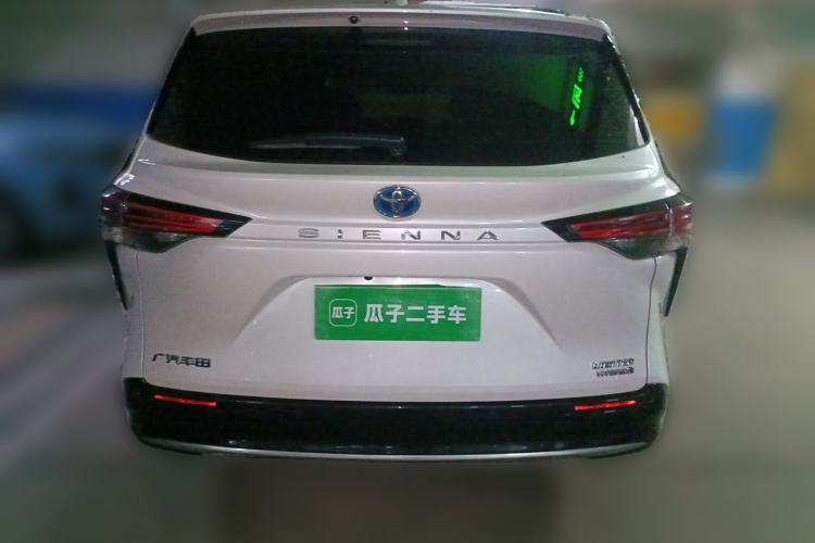 Used Toyota SIENNA 2023 2.5L Hybrid Deluxe Edition Rear