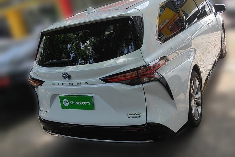 Used Toyota SIENNA 2023 2.5L Hybrid Deluxe Edition Rear