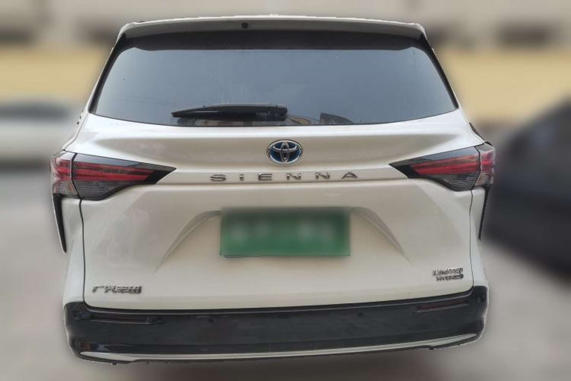 Used Toyota SIENNA 2023 2.5L Hybrid Deluxe Edition Rear
