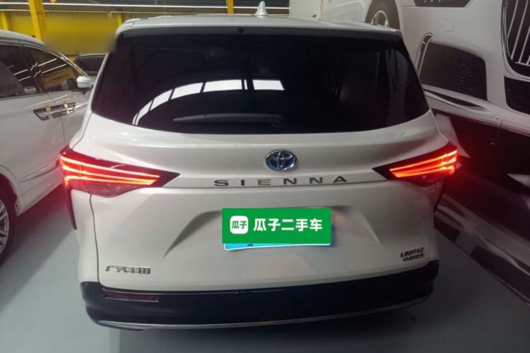 Used Toyota SIENNA 2023 2.5L Hybrid Deluxe Edition Rear