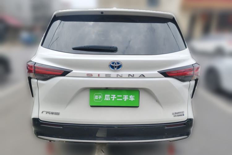 Used Toyota SIENNA 2023 2.5L Hybrid Deluxe Edition Rear