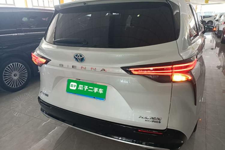 Used Toyota SIENNA 2023 2.5L Hybrid Platinum Edition Rear