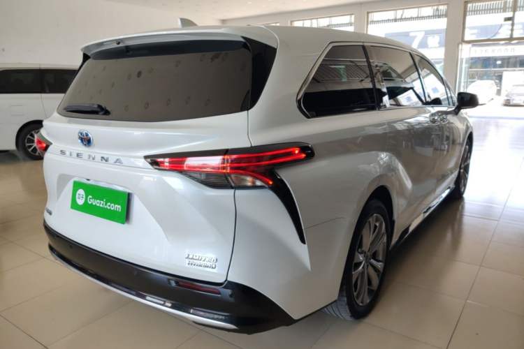 Used Toyota SIENNA 2023 2.5L Hybrid Deluxe Edition Rear Right 45 Deg