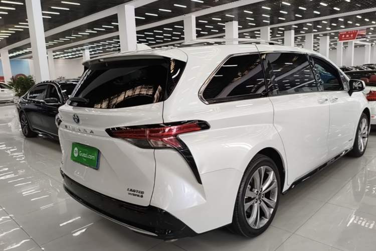 Used Toyota SIENNA 2023 2.5L Hybrid Deluxe Edition Rear Right 45 Deg