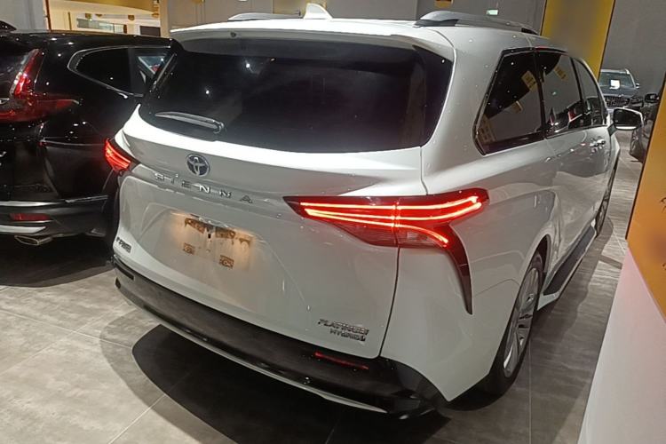 Used Toyota SIENNA 2023 2.5L Hybrid Platinum Edition Rear Right 45 Deg