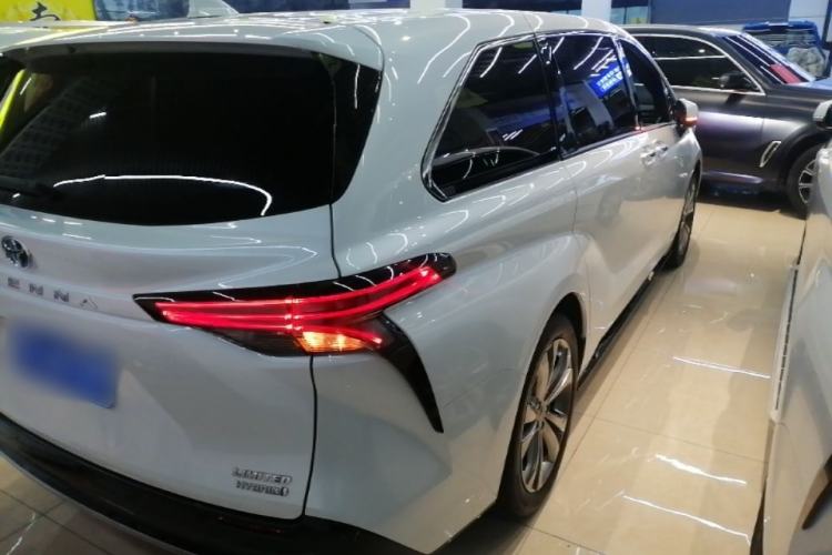 Used Toyota SIENNA 2023 2.5L Hybrid Deluxe Edition Rear Right 45 Deg