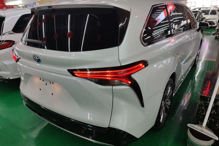 Used Toyota SIENNA 2023 2.5L Hybrid Deluxe Edition Rear Right 45 Deg