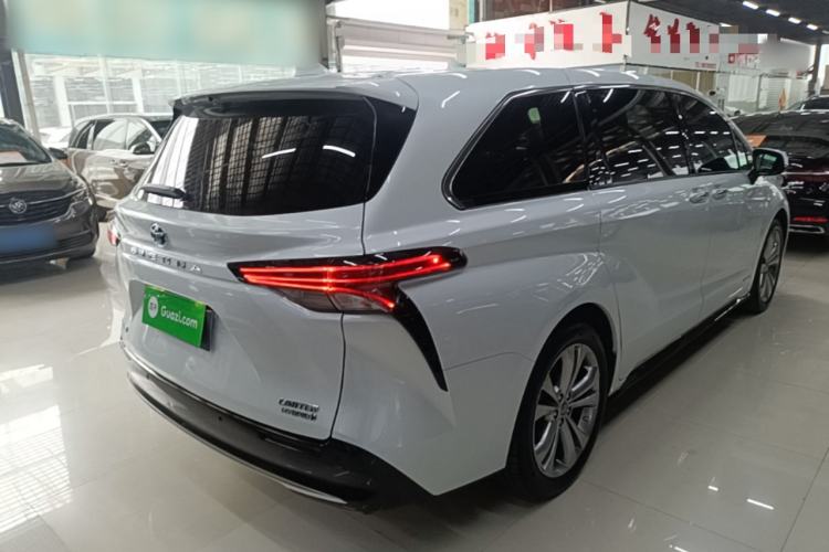 Used Toyota SIENNA 2023 2.5L Hybrid Deluxe Edition Rear Right 45 Deg