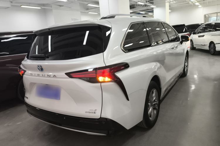 Used Toyota SIENNA 2023 2.5L Hybrid Luxury Edition Rear Right 45 Deg