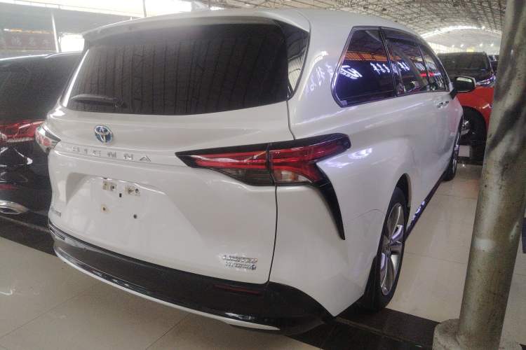 Used Toyota SIENNA 2023 2.5L Hybrid Deluxe Edition Rear Right 45 Deg