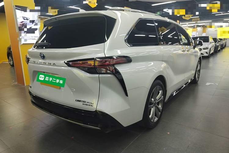 Used Toyota SIENNA 2023 2.5L Hybrid Ultimate Edition Rear Right 45 Deg