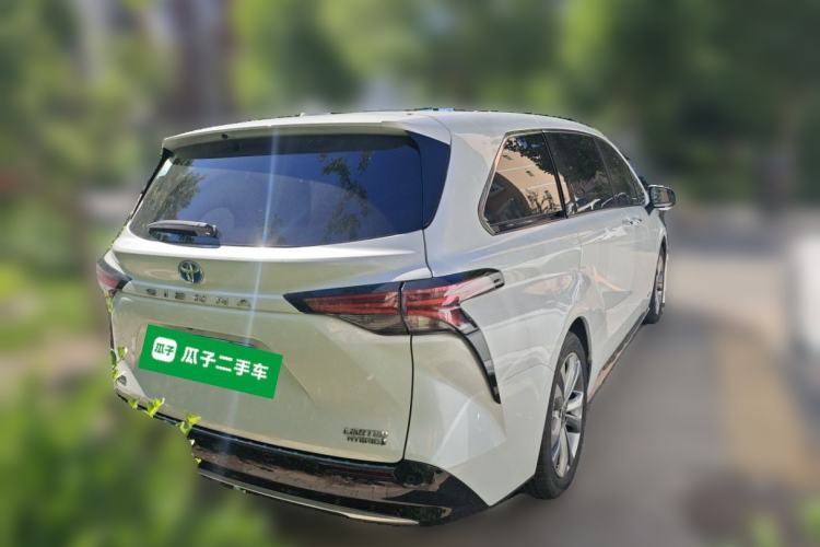 Used Toyota SIENNA 2023 2.5L Hybrid Deluxe Edition Rear Right 45 Deg
