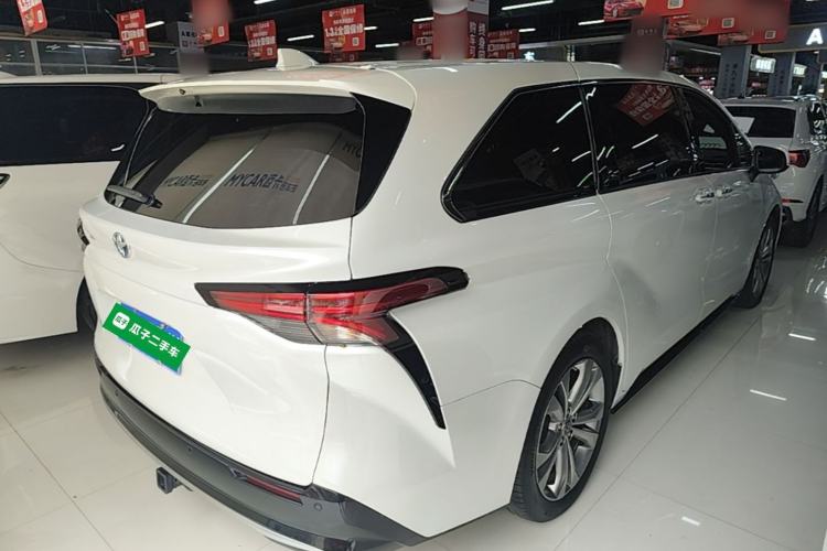 Used Toyota SIENNA 2023 2.5L Hybrid Deluxe Edition Rear Right 45 Deg