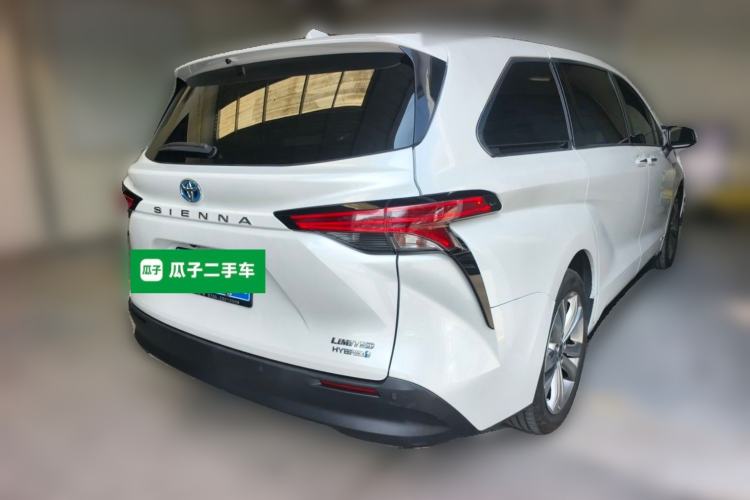 Used Toyota SIENNA 2023 2.5L Hybrid Deluxe Edition Rear Right 45 Deg
