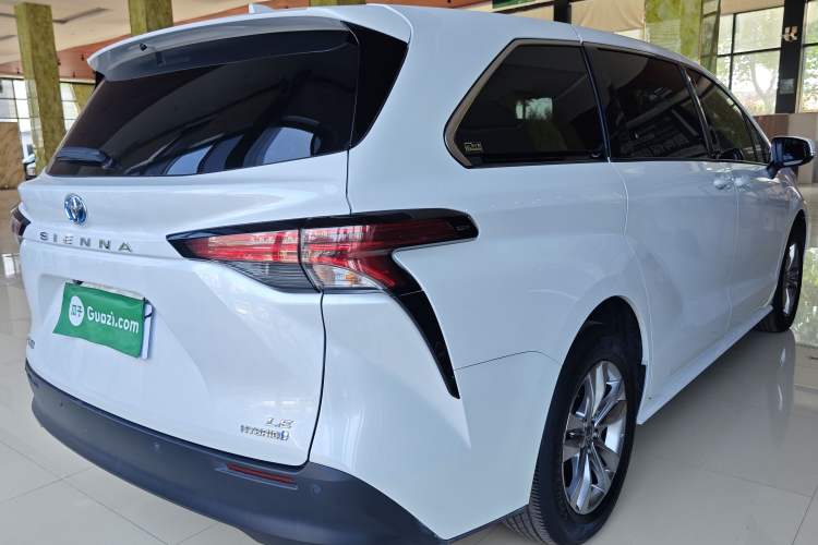 Used Toyota SIENNA 2023 2.5L Hybrid Comfort Edition Rear Right 45 Deg