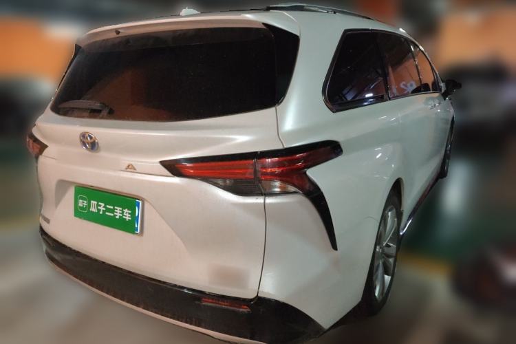 Used Toyota SIENNA 2023 2.5L Hybrid Deluxe Edition Rear Right 45 Deg