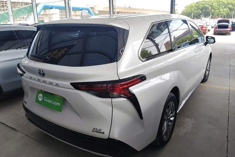 Used Toyota SIENNA 2023 2.5L Hybrid Luxury Edition Rear Right 45 Deg