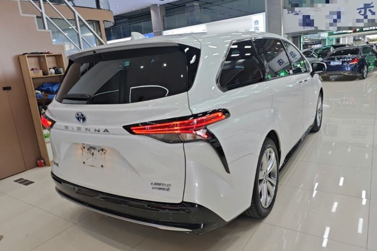 Used Toyota SIENNA 2023 2.5L Hybrid Deluxe Edition Rear Right 45 Deg