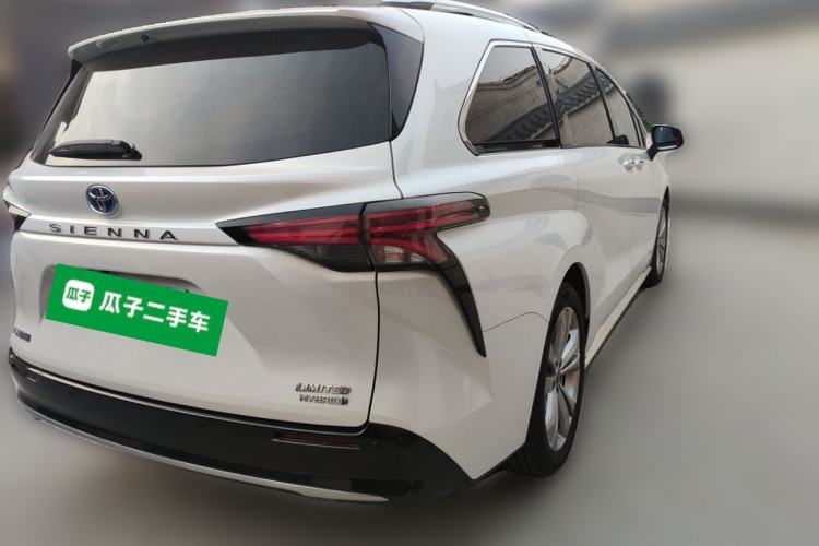 Used Toyota SIENNA 2023 2.5L Hybrid Deluxe Edition Rear Right 45 Deg