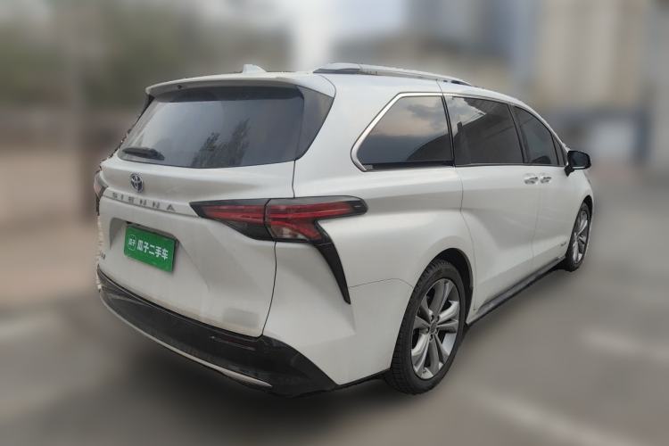 Used Toyota SIENNA 2023 2.5L Hybrid Deluxe Edition Rear Right 45 Deg