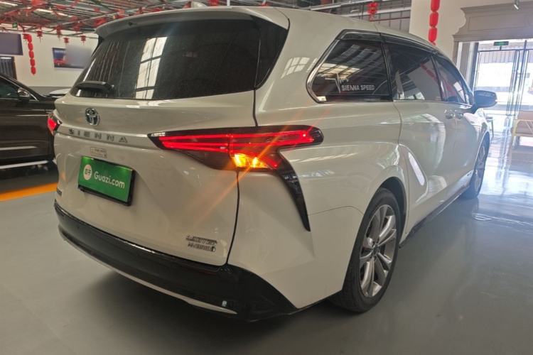 Used Toyota SIENNA 2023 2.5L Hybrid Deluxe Edition Rear Right 45 Deg