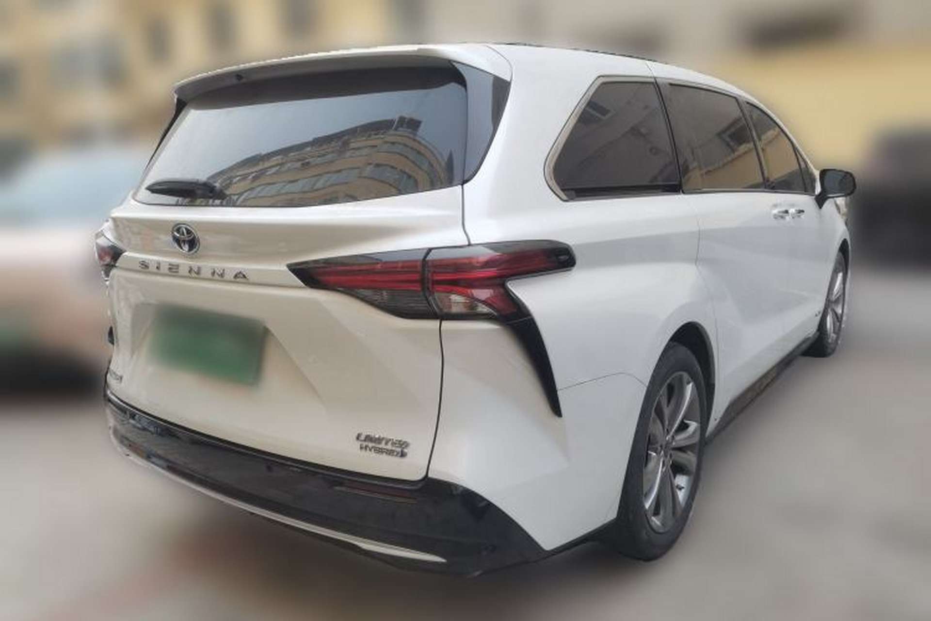 Used Toyota SIENNA 2023 2.5L Hybrid Deluxe Edition Rear Right 45 Deg