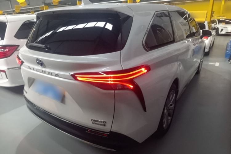 Used Toyota SIENNA 2023 2.5L Hybrid Deluxe Edition Rear Right 45 Deg