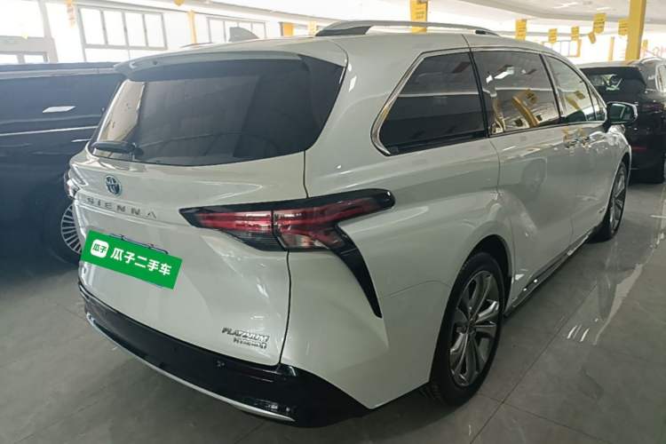 Used Toyota SIENNA 2023 2.5L Hybrid Platinum Edition Rear Right 45 Deg