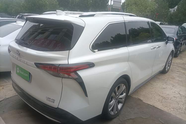 Used Toyota SIENNA 2023 2.5L Hybrid Deluxe Edition Rear Right 45 Deg