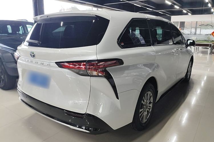 Used Toyota SIENNA 2023 2.5L Hybrid Luxury Edition Rear Right 45 Deg