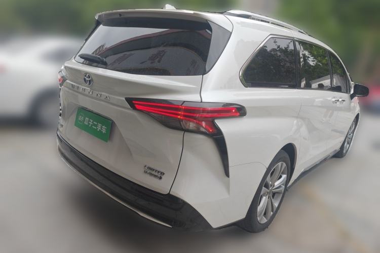 Used Toyota SIENNA 2023 2.5L Hybrid Deluxe Edition Rear Right 45 Deg